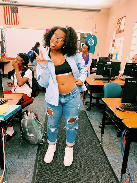 Throw Back Outfits Spirit Week 90s, Throwback Outfits Spirit Week For School, Celebrity Outfits Spirit Week, Celebrity Day Spirit Week, Celebrity Day Spirit Week Ideas, Throwback Thursday Outfits Spirit Week, Throwback Thursday Outfits, Summer Outfits Europe, Thursday Outfit