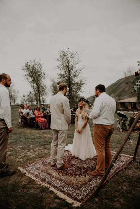 If bohemian camp vibes are your thing, you're going to love this outdoor wedding at Wind Wolves Preserve that features DIY tents for the bride and groom. Bridal Pose, Bridal Traditions, Bride Ring, Backyard Wedding Ceremony, Wedding Alters, Wedding Ceremony Ideas, Brides Dress, Wedding Brides, Memorable Wedding