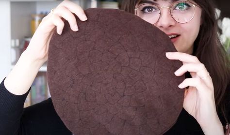 This is a guide on a DIY acorn beret. Learn how to sew a beret in this step-by-step tutorial. Beret Diy, Felt Beret, Needle Felting Tutorials, Felting Tutorials, Fabric Markers, Ladies Tops, Tops Fashion, How To Sew, Learn To Sew