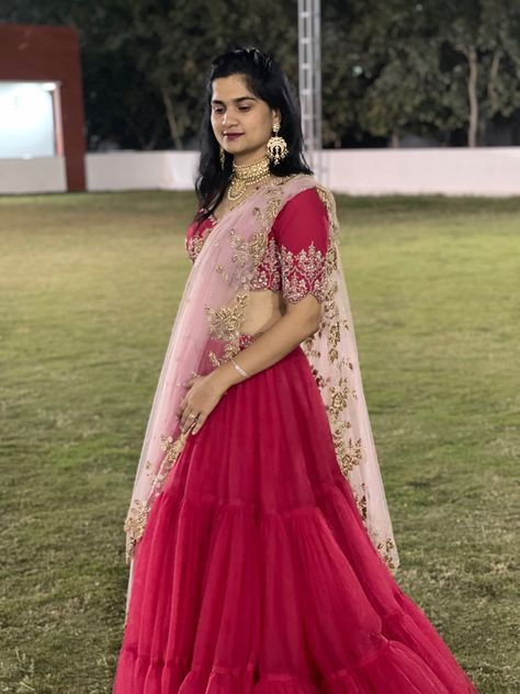 Net Lehanga Designs Latest For Women, Croptop Lehenga Designs Latest, Red Half Saree, Lehenga Color Combinations, Lehenga Designs Latest, Gown Dress Party Wear, Black Blouse Designs, Dress Stitching, Langa Voni