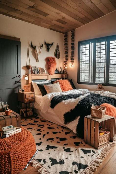 We love Cows 🐄 | ✨ Western Bedroom Inspo ✨ | Facebook Western Bedroom Ideas For Teens, Cozy Western Bedroom, Country Themed Bedroom, Country Teen Bedroom, Western Room Ideas Bedrooms, Modern Western Bedroom, Glamorous Bedroom Decor, Cami Cakes, Western Room Ideas