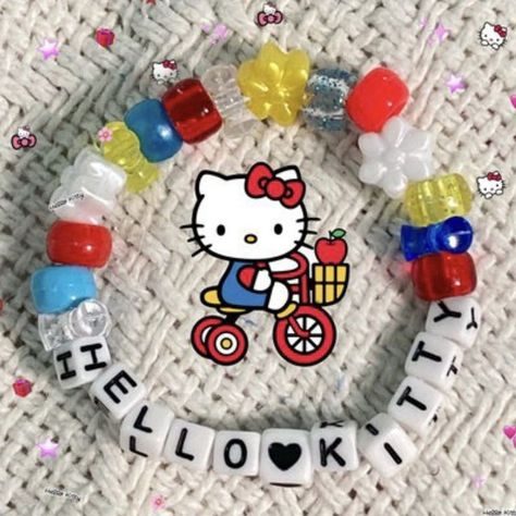 Hello Kitty Loom Bracelet, Sanrio Beaded Bracelet, Kandi Bracelets Ideas Words, Sanrio Bracelet Ideas, Cute Kandi Bracelets, Kandi Bead Bracelet Ideas, Cool Kandi Ideas, Pony Bead Bracelet Ideas, Bracelet Ideas Pony Beads