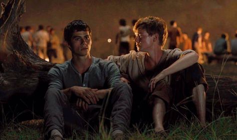 Thomas y Newt. Newt And Thomas Matching Icons, Maze Runner Tumblr, Newt X Thomas, Thomas X Newt, New Maze Runner, Thomas And Newt, Maze Runner Maze, Newt And Thomas, Thomas Maze Runner