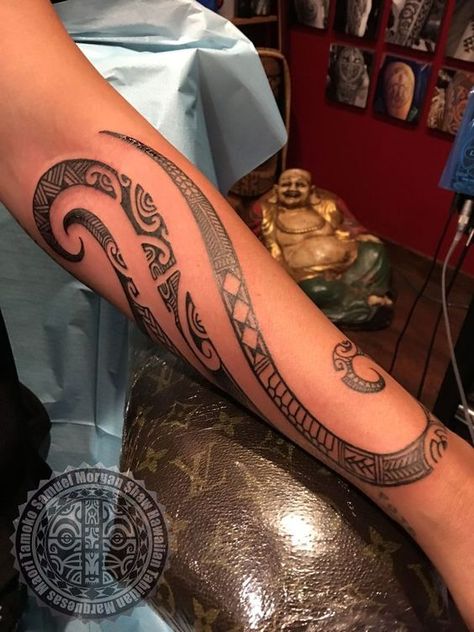 Tahitian Tattoo, Tattoo Frau, Hawaiian Tattoos, Turtle Tattoos, Polynesian Tattoos Women, Maori Tattoos, Polynesian Tattoos, Polynesian Tattoo Designs, Cross Tattoo For Men