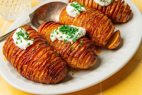 Air Fryer Hasselback Potatoes Air Fryer Hasselback Potatoes, Vegetarian Air Fryer Recipes, Vegetarian Air Fryer, Air Fryer Ideas, Vegetarian Meatloaf, Sweet Potato Cookies, Mini Potatoes, Hasselback Potatoes, Low Carb Vegan