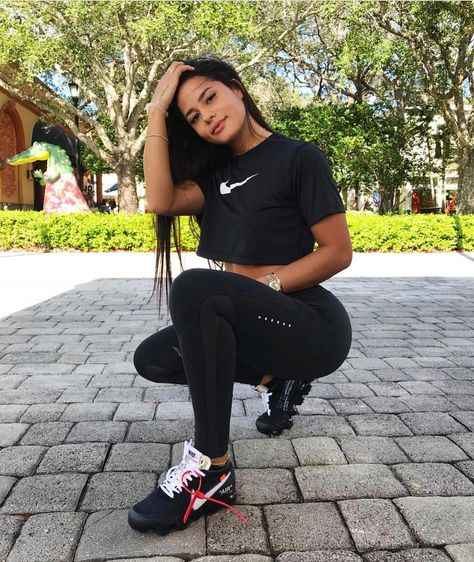 “@katyaelisehenry in our vintage #Nike crop tee ✔️” Katya Henry, Katya Elise Henry, Girls Dancewear, Rich Kids, Great Women, Swag Style, New Instagram, Sport Girl, Dating Site