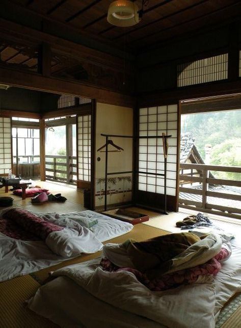 this traditional japanese house Asian City, Traditional Japanese Home, Japanese Home Design, Japanese Style House, Traditional Japanese House, Japanese Interiors, Japan Architecture, Japanese Room, Japanese Interior