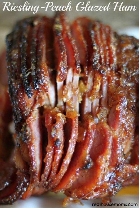 Riesling-Peach Glazed Ham is a great entree, especially for Easter brunch or dinner. tastes excellent, and is perfect for a big family gathering! The flavors are amazing and everyone will enjoy this yummy ham! Ham Thanksgiving, Ham Recipe, Glazed Ham, Ham Glaze, Ham Recipes, Thanksgiving Menu, Pork Dishes, Riesling, Menu Ideas