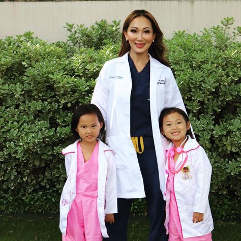 <em>RHOD</em>: Dr. Tiffany Moon Breaks Down over Feelings of Mom Guilt — 'I've Been Full-Time Doctor and Part-Time Mom' Twin Daughters, I'm So Tired, Mom Brain, Medical School Inspiration, Women Nurse, Mom Guilt, Social Media Marketing Content, Mommy Daughter, Pediatric Nursing