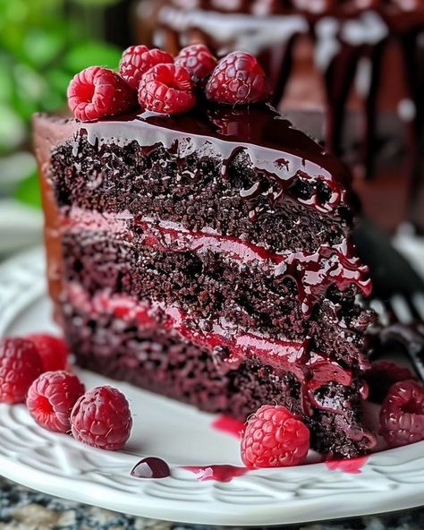 Chocolate Raspberry Souffle Cake, Recipes Tower, Raspberry Chocolate Cake, Chocolate Raspberry Cake Recipe, Raspberry Cake Recipes, Raspberry Frosting, Dream Birthday, Unsweetened Cocoa Powder, Chocolate Raspberry Cake