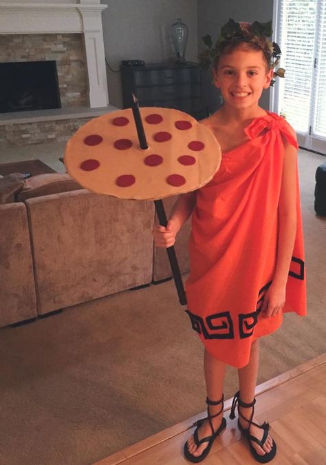 Little Ceasars Costume, Wreath Pizza, Pizza Cardboard, Food Cosplay, Pizza Costume, Boys Halloween Costumes Diy, Food Halloween Costumes, Helloween Wallpaper, Box Costumes