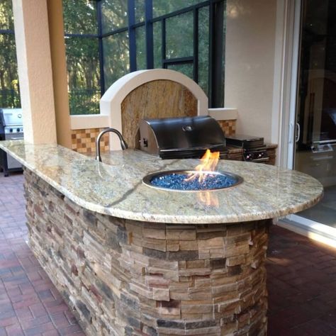 How to Keep Your Outdoor Granite Installation Looking Brand New Outdoor Granite Bar Top Ideas, Outdoor Granite Countertops, Pool Entertainment Area, Granite Installation, Outdoor Countertop, Outdoor Bbq Area, Outdoor Barbeque, House Yard, Backyard Kitchen