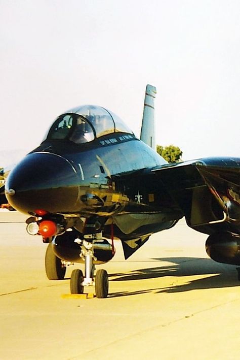 U.S. Navy Grumman F-14D Tomcat Reg.: 16604 VX-9 on the ramp at NAF El Centro April 1996. Photo Credits: Patrick Hickey Jet Aviation, F14 Tomcat, F-14 Tomcat, Vintage Airlines, Military Jets, Jet Plane, U S Navy, Helicopter, Photo Credit