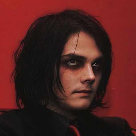 #mychemicalromance #icon #aesthetic #mcr #gerardway #redicon Mcr Red Aesthetic, Mcr Aesthetic Icons, Mcr Inspired Makeup, My Chemical Romance Makeup, Mcr Widget, Gerard Way Aesthetic, Mcr Makeup, Mcr Tumblr, Mcr Pfp