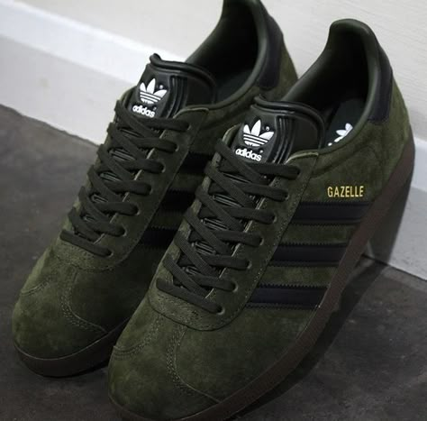 Adidas Gazelles, Classic Football, Personalized Shoes, Adidas Trainers, Stunning Shoes, Street Fashion Men Streetwear, Black Gums, Green Outfit, Swag Shoes