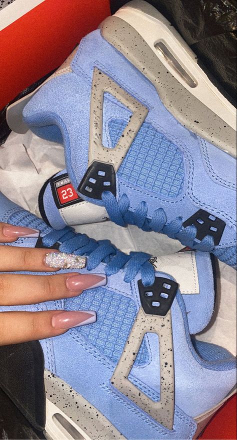 Blue Jordan 4 Outfit, Jordan 4s Blue, Jordan 4 Aesthetic, Unc 4s, Jordan 4 Unc, Quince Blue, Bougie Fashion, Jordan 4 University Blue, Jordan Unc