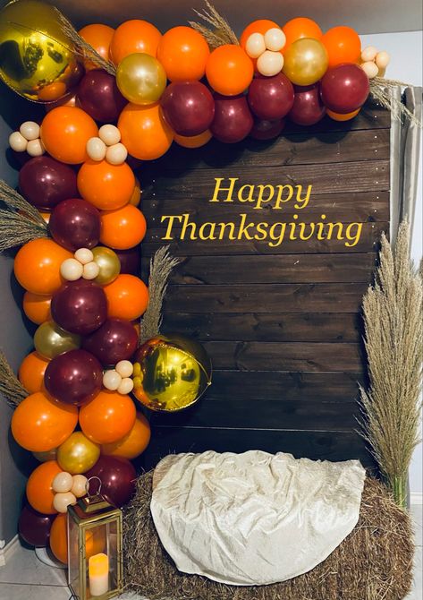 Thanksgiving Backdrop Photo Booths, Thanksgiving Decorations Photo Booth, Thanks Giving Balloon Decor, Thanksgiving Balloon Garland Ideas, Friendsgiving Decorations Backdrop, Thanksgiving Party Decorations Ideas, Thanksgiving Backdrop Ideas Diy, Thanksgiving Decorations Balloons, Thanksgiving Balloon Arch