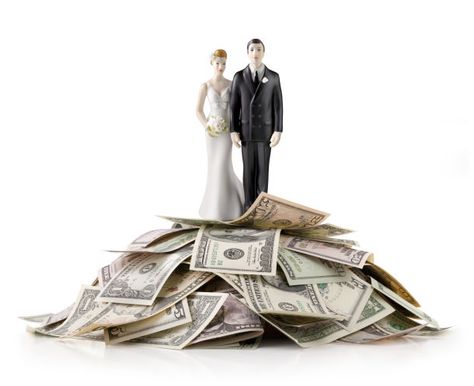 Key financial advice for newlyweds! You've unpacked the wedding gifts, written the thank-you notes. But before you settle into married life, take some time to discuss your finances. Here's advice from a few experts that should help couples make this transition... Wedding Who Pays, Wedding Budget Planner, Wedding Expenses, Weddings By Color, Wedding Costs, Affordable Wedding, Budget Wedding, Married Life, Trendy Wedding