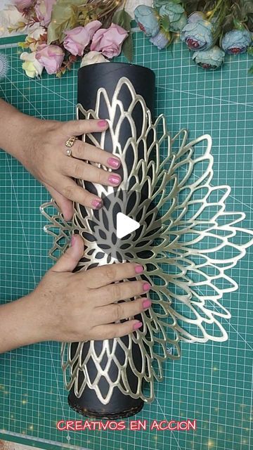 Diy Crafts Vases, Cardboard Crafts Decoration, Candy Decorations Diy, Orchid Flower Arrangements, Diy Bouquet Wrap, Paper Quilling Flowers, Cardboard Crafts Diy, Handmade Christmas Crafts, Diy Bottle Crafts