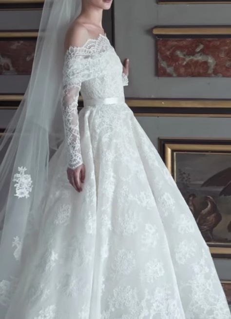 Elle Saab Wedding Dresses, Wedding Alter Decorations, Alter Decorations, Elle Saab, Elie Saab Bridal, Wedding Korean, Wedding Alters, Cape Wedding Dress, Best Friend Wedding