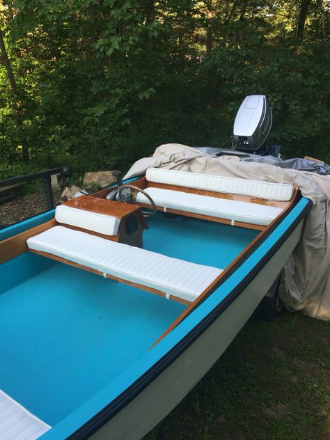 Yard Renovation, Boston Whaler Boats, Jon Boats, Boat Diy, Modern Outdoor Fireplace, Side Console, Aluminum Fishing Boats, Boat Restoration, Boston Whaler