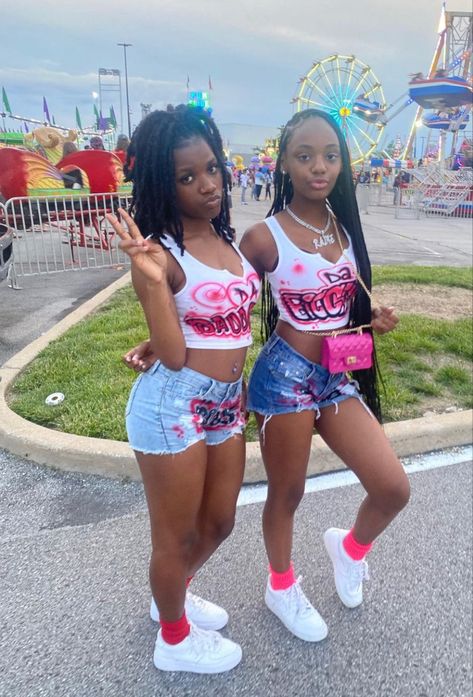 Freaknik Outfits Black Women, Freaknik Outfits, 2000s Inspired Outfits, 90s Theme Party Outfit, Outfits Black Women, Birthday Outfit For Women, 90s Inspired Outfits, Sisters Photoshoot, Cute Friend Photos