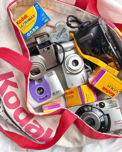 Film Camera Photography, Kodak Camera, Cute Camera, Kodak Gold, Old Cameras, Retro Camera, Brown Eyed Girls, Camera Shop, Film Cameras