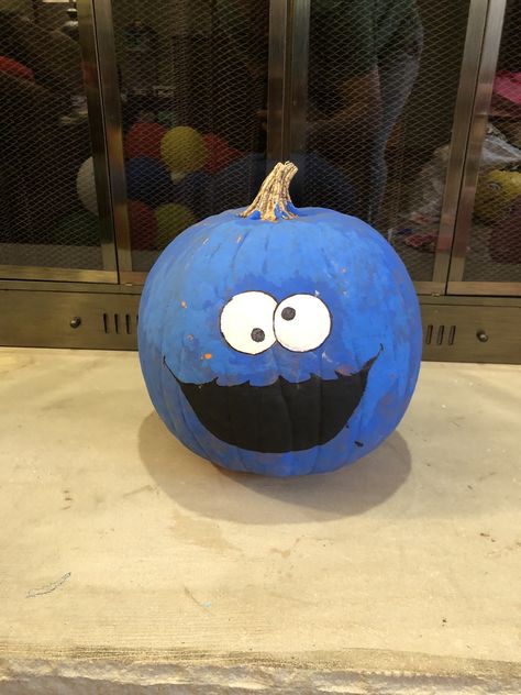 Cookie Monster sesame pumpkin Cookie Monster Pumpkin Painted, Cookie Monster Pumpkin, Monster Pumpkin, Pumpkin Painted, Creative Pumpkin Decorating, Creative Pumpkins, Cookie Monster, Painted Pumpkins, Pumpkin Decorating