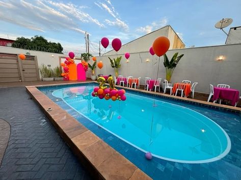 Teen Pool Parties, Festa Pool Party, Neon Pool Parties, 30th Birthday Themes, Fifteenth Birthday, Sunset Party, 18th Birthday Decorations, Baby Shower Theme Decorations, 21st Party