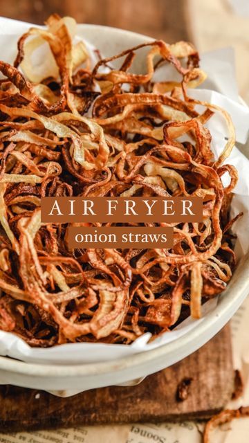 Air Fryer Bussell Sprouts Recipes, Crispy Onion Straws Air Fryer, Air Fryer Crispy Onion Straws, Air Fryer Onion Strings, Air Fryer Crispy Onions, Airfryer Onions, Air Fryer Onion Straws, Onion Straws Recipe, Air Fryer Onions