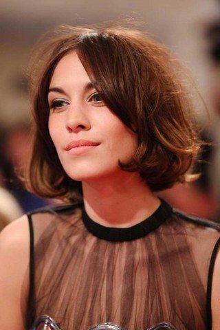 Chin Length Bob Over 50, Parisian Bob, Fringe French, Alexa Chung Hair, Bang Styles, Hairstyle Long, Corte Bob, Wavy Bob Hairstyles, Hair With Bangs