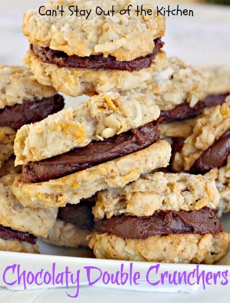 Chocolaty Double Crunchers - sensational #oatmeal sandwich #cookie with a luscious #chocolate frosting. #dessert #whoopiepie via Can't Stay Out of the Kitchen Crunchers Recipe, Oatmeal Cookie Sandwich, Chocolate Potato Chips, Coconut Oatmeal, Sandwich Cookie, Ultimate Cookies, Oatmeal Cookie, Crunchy Cookies, Melting Chocolate Chips