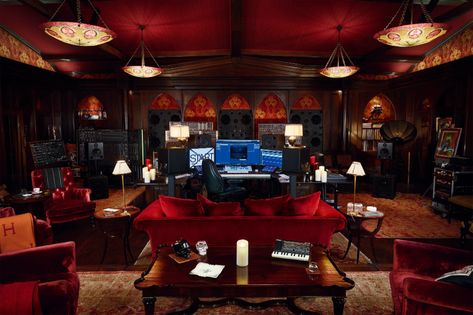 Inside Hans Zimmer's Studio — Composer Magazine Gothic Music Studio, Recording Studios Aesthetic, Film Composer Studio, Hans Zimmer Studio, Recording Studio Design Ideas, Small Recording Studio Design, Bosendorfer Piano, Small Recording Studio, Studio Design Ideas