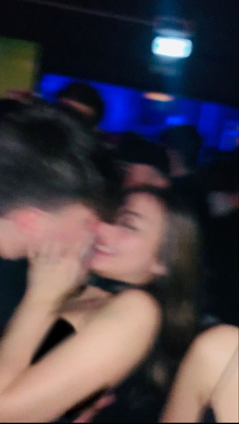 Dancing With My Boyfriend, Party Making Out Aesthetic, Kissing In The Club Party, Me And Bae Kiss, Party Kiss Couple, Couples Clubbing, Couple In Party Aesthetic, Party Kiss Aesthetic, Couple Clubbing