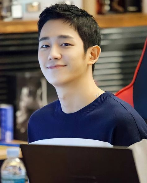 Jung Hae In🤍🙆 on Instagram: “Good mornin junhee~aa 🤗🥰 사랑해 @holyhaein 🙆🤍🖤 . . #정해인 #JungHaein #정해인IndonesiaFans #JUNGHAEINPHD #AlwaysLoveJungHaeIn #IMISSYOUJUNGHAEIN…” Lee Min Ho Smile, In Smile, Black Music, Korean Star, Fnc Entertainment, Play Book, Kdrama Actors, Korean Celebrities, Asian Actors