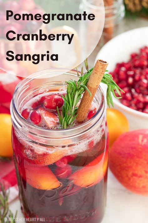 Pomegranate Cranberry Sangria Pomegranate Sangria Recipes, Pomegranate Wine, Christmas Sangria Recipes, Red Wine Cocktails, Bourbon Cider, Cranberry Sangria, Sangria Drink, Sparkling Red Wine, Christmas Sangria