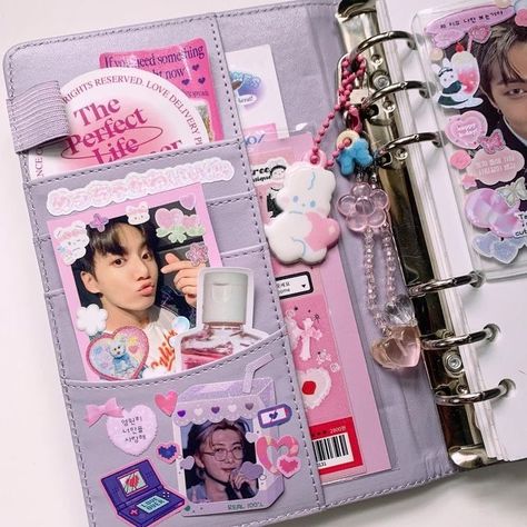 Macaron Binder Deco, Binder Decoration Ideas, Aly Core, Macaron Binder, Kpop Trading, Collector Aesthetic, Aesthetic Binder, Binder Inspiration, Pc Binder