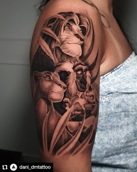 Lion King Sleeve Tattoo, Tattoo Lion King, December Tattoo, Simba Tattoo, Disney Characters Tattoos, Lion King Tattoo, King Tattoo, Halloween Parejas, Hand Tattoos For Girls