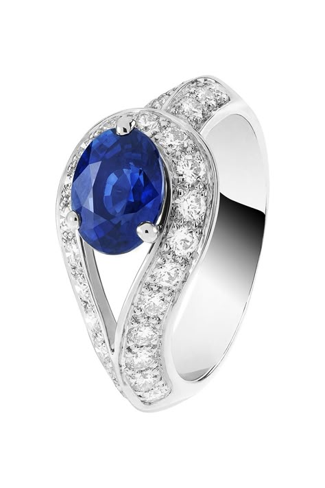 Van Cleef & Arpels Couture Solitaire in platinum, set with round diamonds and a 1.65ct oval-cut sapphire. Van Cleef Ring, Sapphire Engagement Ring Oval, Jewelry Van Cleef, Colored Stone Engagement Rings, Bulgari Jewelry, Sapphire Engagement Ring Set, Van Cleef And Arpels Jewelry, Glow Jewelry, Titanic Jewelry