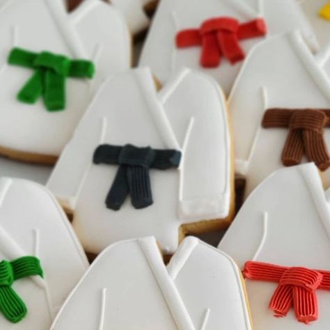 White Coat Cookies Decorated, Karate Cookies Decorated, Drum Cookies Decorated, Boxing Cookies, Snowboard Cookies Decorated, Houston Foodie, Houston Food, Pastry Chef, Pastry Cake