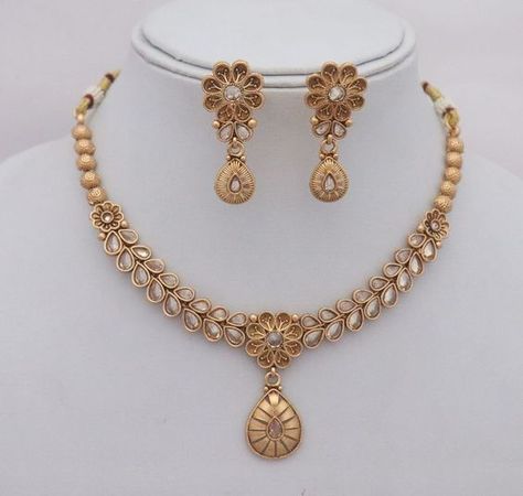 Gold Jwellary Design Necklaces Latest, Gold Nackless Design Latest Antique, Small Gold Necklace Designs, Gold Small Necklace, Gold Necklace Small, Gold Set Design, Small Gold Necklace, India Necklace, Simple Necklace Designs