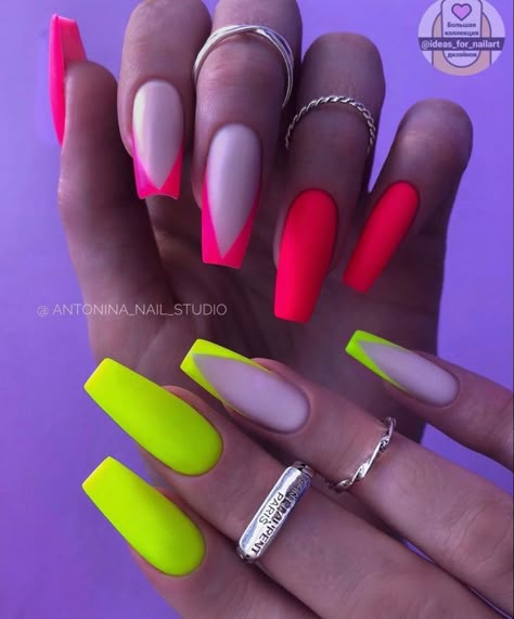 Beach Nails 2023, Pointed Nails, Summery Nails, Pink Acrylic, Summer Acrylic Nails, Short Acrylic Nails Designs, Pink Acrylic Nails, Neon Nails, Beach Nails