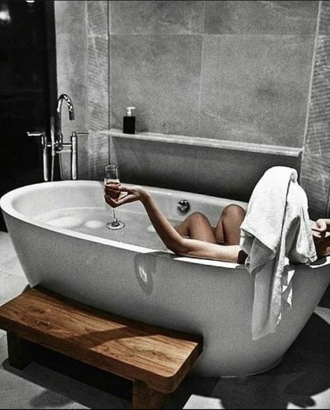 Bathtub Photography, Bath Photography, Shotting Photo, Shooting Photo, Jairzinho, Birthday Photoshoot, Instagram Foto, Photoshoot Poses, Luxury Bathroom