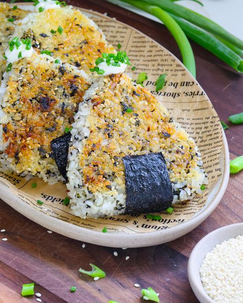 Tuna Onigiri Recipe, Spicy Tuna Onigiri, Easy Onigiri, Easy Onigiri Recipe, Tuna Onigiri, Onigiri Recipe, Spicy Tuna, Rice Grain, Low Fodmap