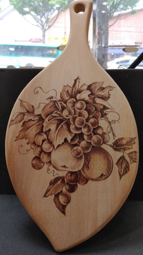 Wood Carving Art Sculpture, Wood Burning Tips, Wood Burn Spoons, Wood Burning Patterns Stencil, Wood Burning Techniques, Wood Art Diy, Wood Burn Designs, Laser Cut Wood Crafts, Wood Art Projects