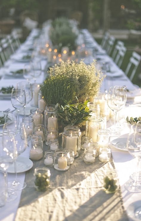 Tuscan Table, Outdoor Dinner Party, Boda Diy, Tafel Decor, Outdoor Dinner Parties, Table Decorating, Tuscan Wedding, Simple Centerpieces, Outdoor Dinner