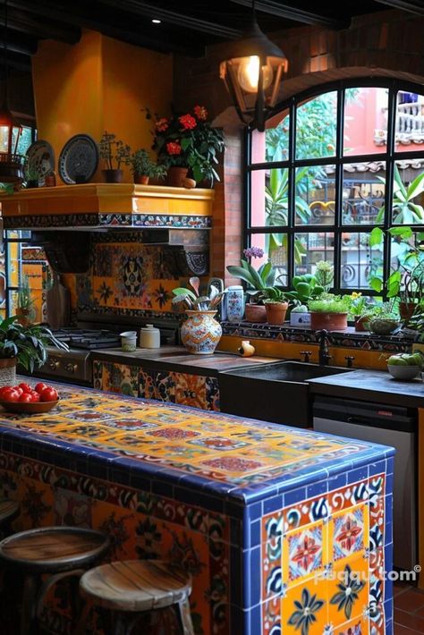 American Backyard, Latino Design, Mexican Tile Kitchen, Mexican Style Kitchens, House Aesthetics, Colorful House, Hacienda Style Homes, Fiesta Colors, Color Kitchen