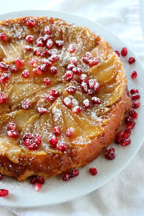 Caramel Apple and Pomegranate Bread Pudding is the perfect dessert during the holidays. The pomegranates give this dish a burst of freshness while still having the decadence of the caramel apples. It’s the perfect combination of flavors. #dessert Pomegranate Bread, Pomegranate Caramel, Pomegranate Desserts, Pomegranate Food, Pomegranate Dessert, Apple Pomegranate, Caramel Flan, Baking Stuff, Iranian Food