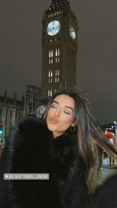 London Trip Outfit, London Instagram Pictures, Paris Trip Outfits, London In Winter, London Photo Ideas, Winter London, Photoshoot London, London Photoshoot, Nyc Photoshoot