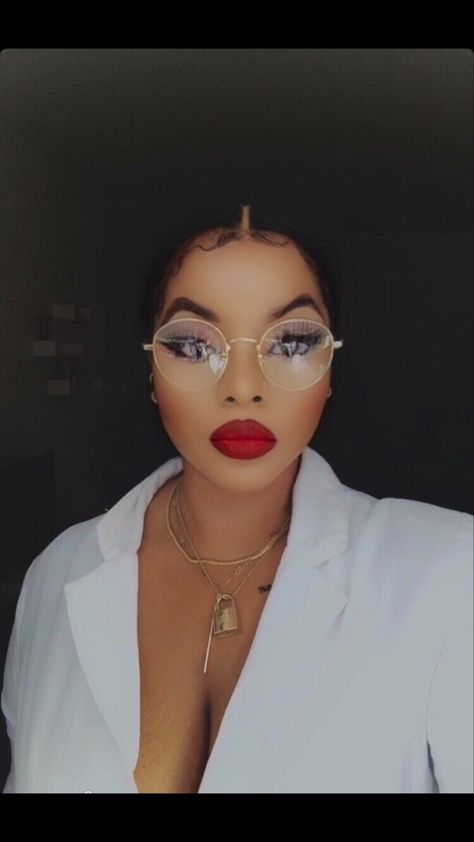 Dark skin red lip aesthetic Natural Makeup Black Women, Makeup 2022, Birthday Makeup Looks, Red Lips Makeup Look, Makeup Black Women, Bright Lips, Classy Gowns, Makeup For Black Skin, Red Lip Makeup